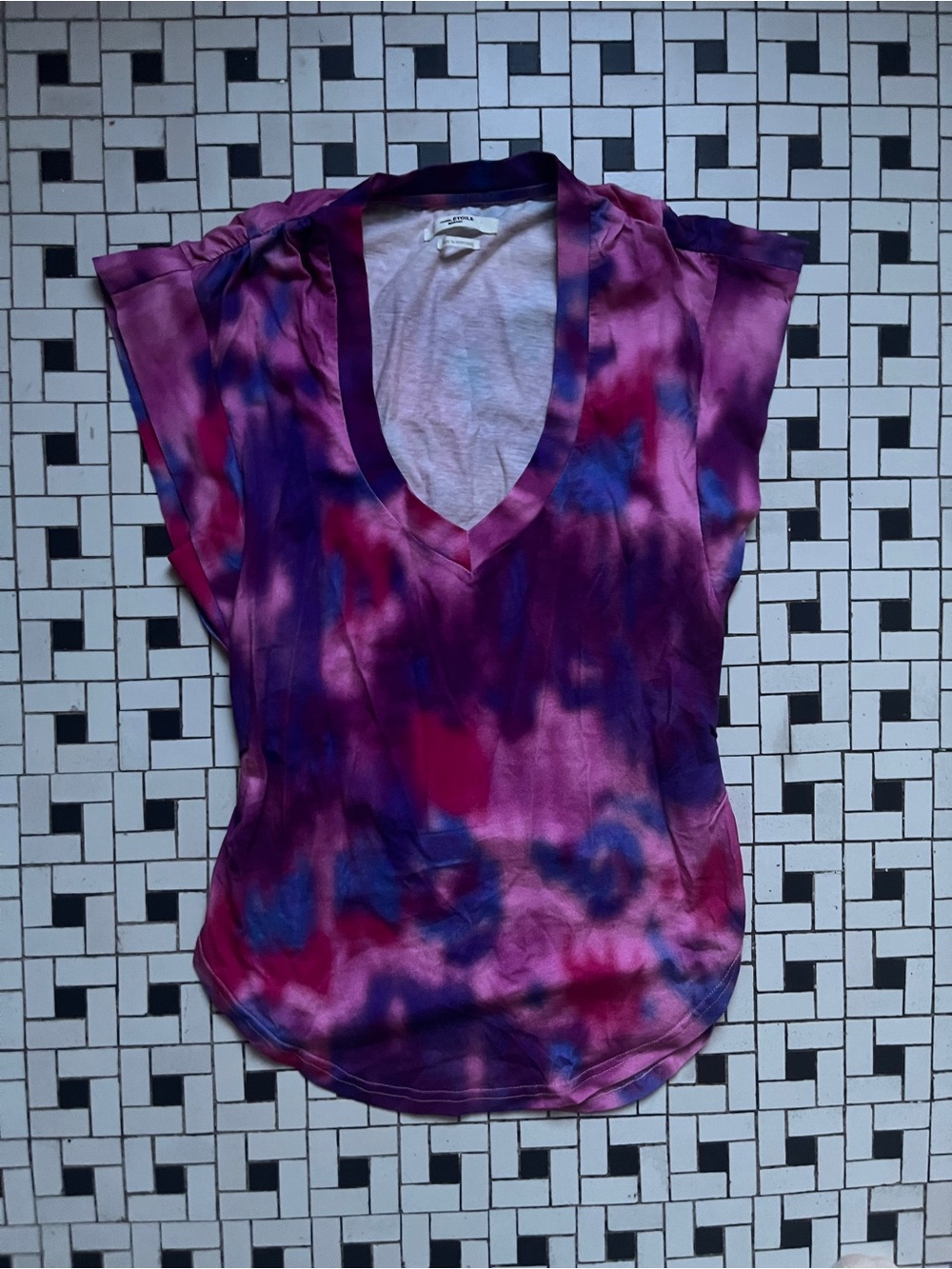 Deep V Etoile Isabel Marant  T-shirt, fitted, tie-dye, structured shoulder small